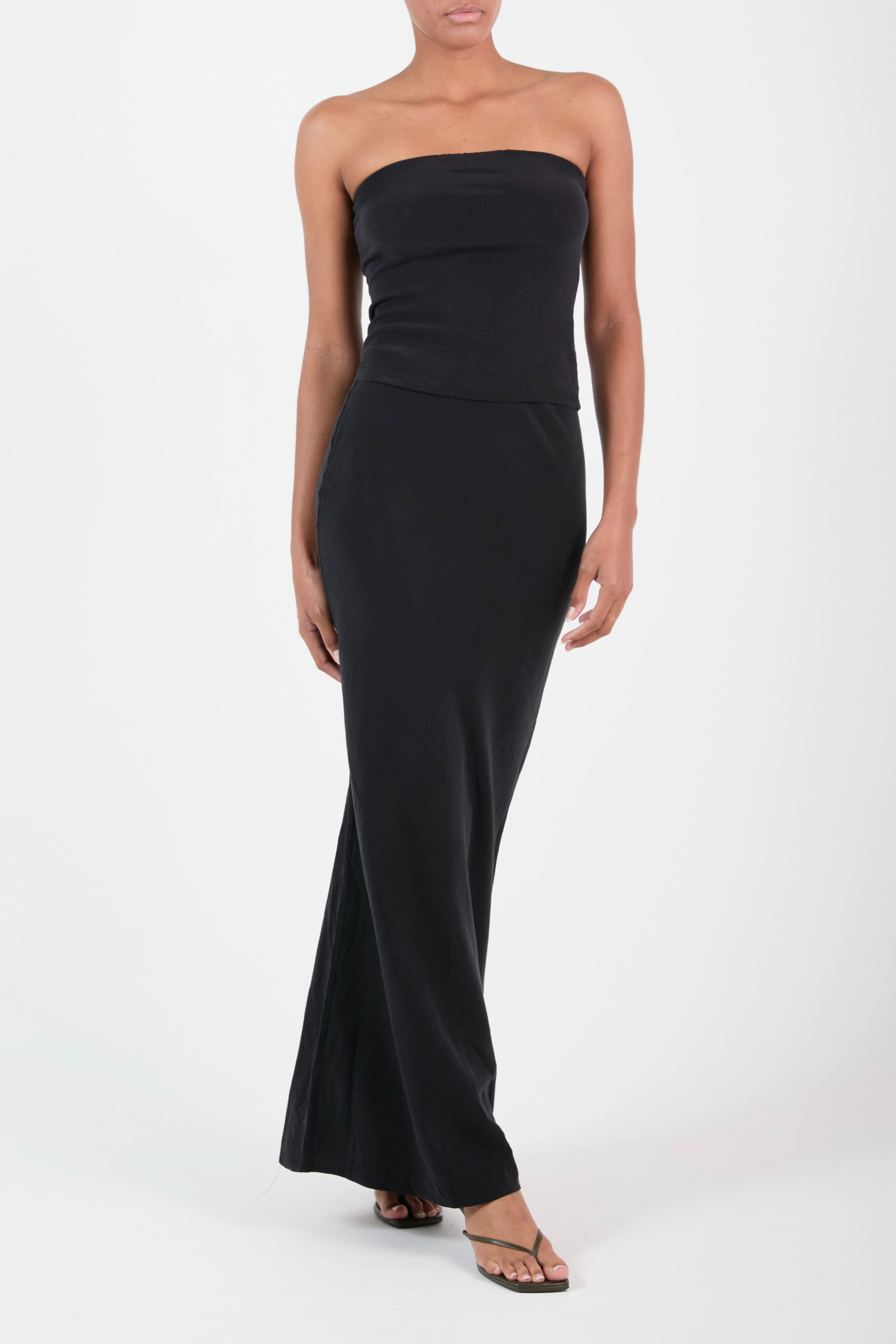 Ecomm Model wearing the Ritts Strapless Top in Stretch Twill Black, featuring a sleek, strapless design and structured fabric for a versatile, flattering fit.