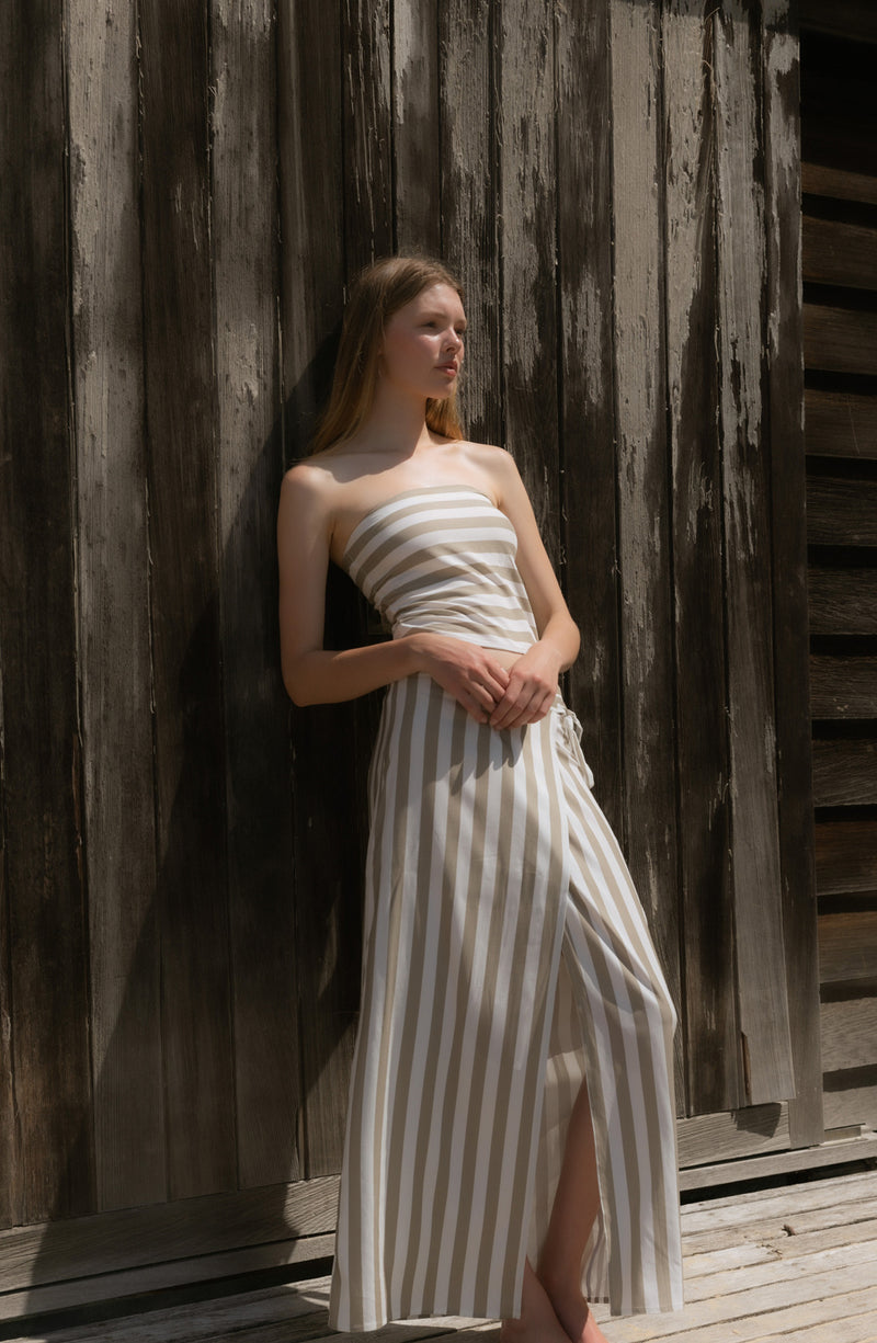Model wearing the Ritts Strapless Top Natural Stripe in Striped Stretch Twill, offers a refined, sculpted silhouette with a sleek, minimalist finish.