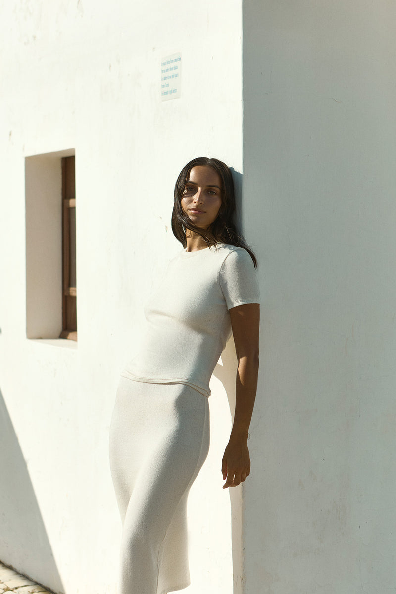 Model wearing the Short Sleeve T-Shirt in Natural Tencel Linen Knit giving a '90s minimalism and classic summer style. 